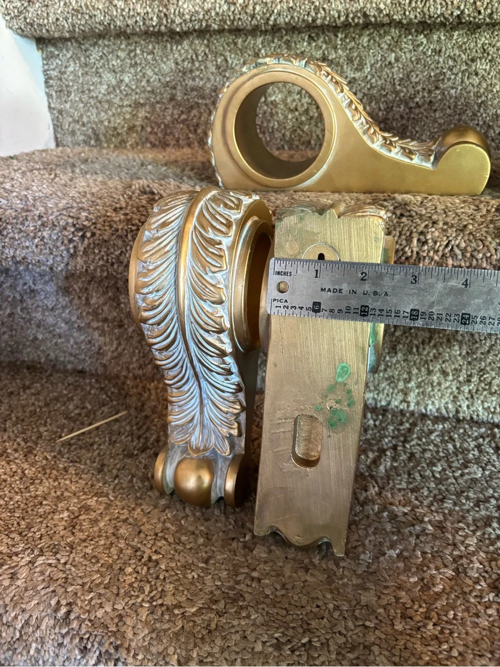 Decorative Gold Curtain Rod Brackets and Finial Set